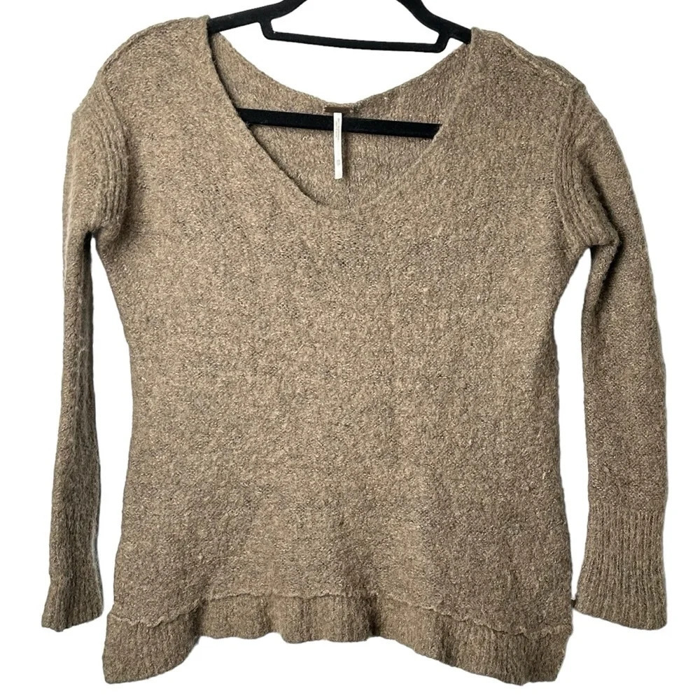 Free People Alpaca Blend V Neck Sweater Taupe Size XS Soft Fuzzy Boho Ruffle Hem - Picture 8 of 8